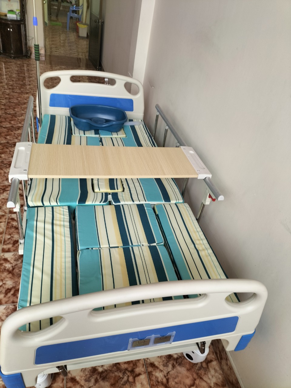 Giường bệnh cho người già